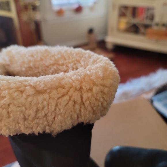 Ugg Lynnea leather , 8 - Picture 6 of 11